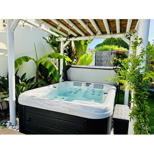 Séjour Détente! Jacuzzi + Jardin privés