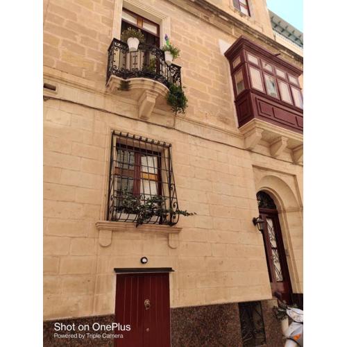 Semi-basement, cosy apartment interconnected to our residence a traditional Maltese townhouse