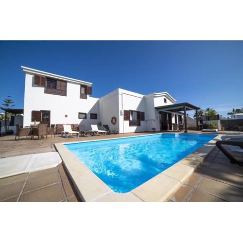 Sensational Playa Blanca Villa 3 Bedrooms Villa Myoga Spacious Sun Terrace Outdoor Pool And Bbq Montana Roja