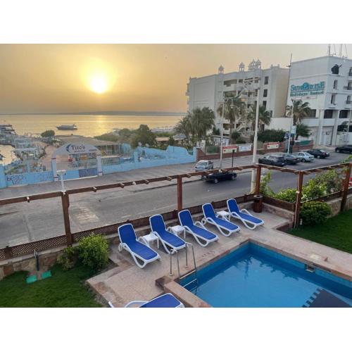 Serafy City Center Hostel and Pool for Foreigners Adults Only