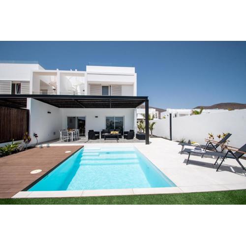 Serena Villa 38 - Heated pool, Sea Views, AC, High Speed Internet