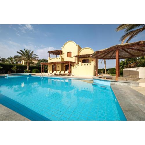 Serene 4Bdr Villa: Your Cozy Home Away from Home
