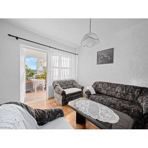 Serene seafront apartment in Rab island