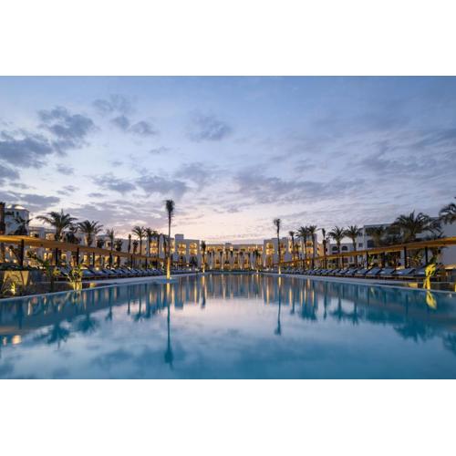 Serry Beach Resort