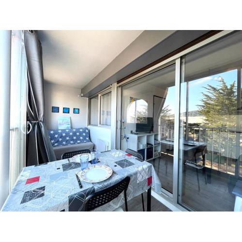 Sète: 2 pièces à 200m plage, parking & loggia - FR-1-338-11