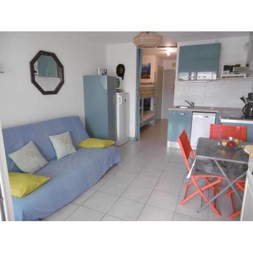 Sète : 2 pièces avec cabine, parking sécurisé, loggia fermée - FR-1-472-111