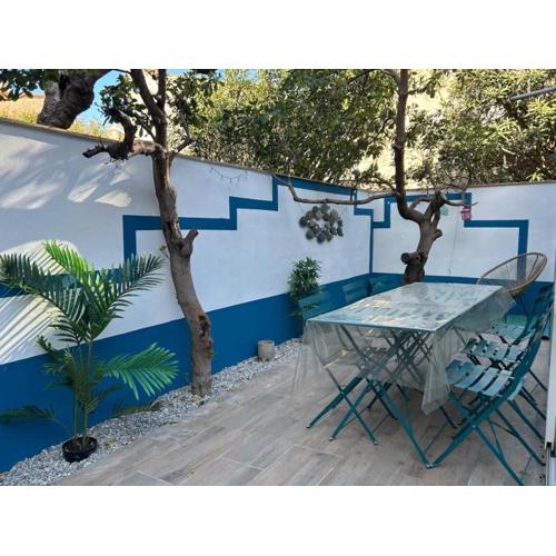 Sète Centre-ville - Jolie Maison 4 personnes - 60 m2 avec parking gratuit privé, wifi et clim
