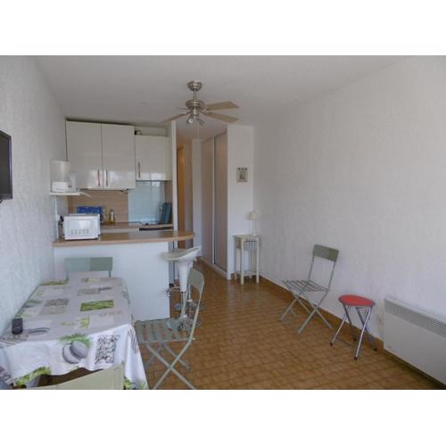 Sète: Studio cabine 4 pers avec accès direct plage, parking privatif - FR-1-472-152