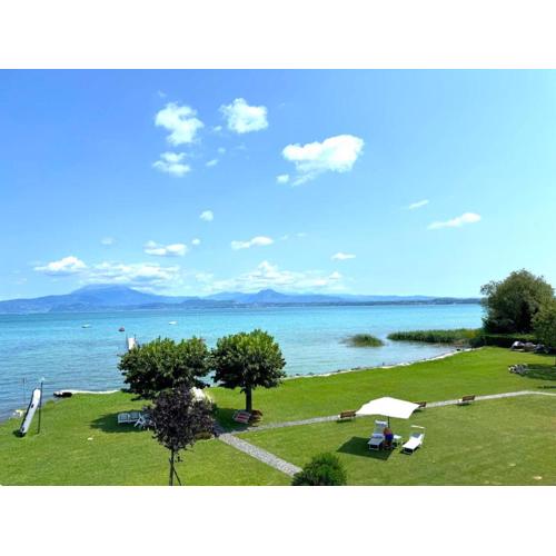 SG Family - LakeSide Apartment