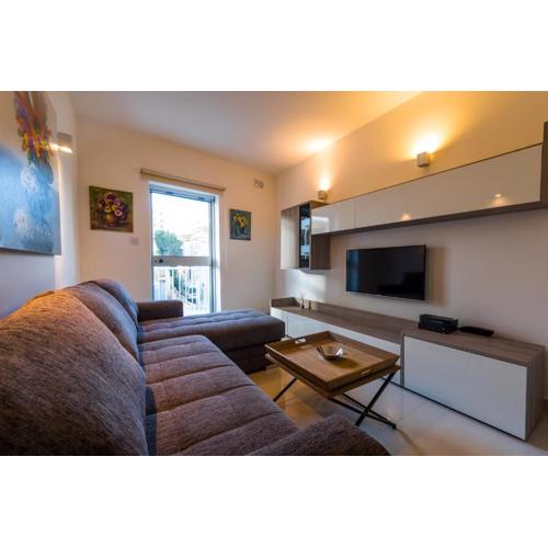 SH5A - Qawra 2 Bedroom Apartment in Prime Location