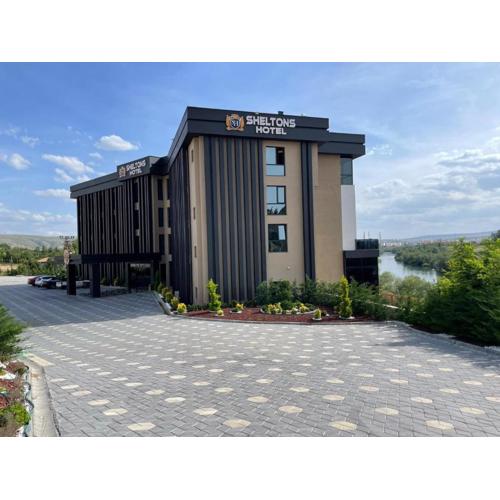 Sheltons Hotel