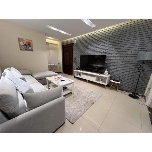 Shiny 3 Rooms Apartment