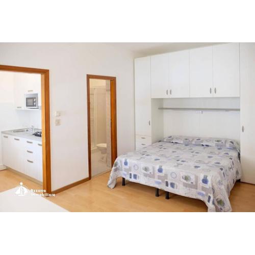 Shopping Center Apartments M05