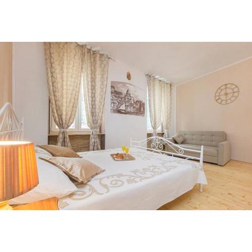 Sibenik Antique Studio Apartment - old town