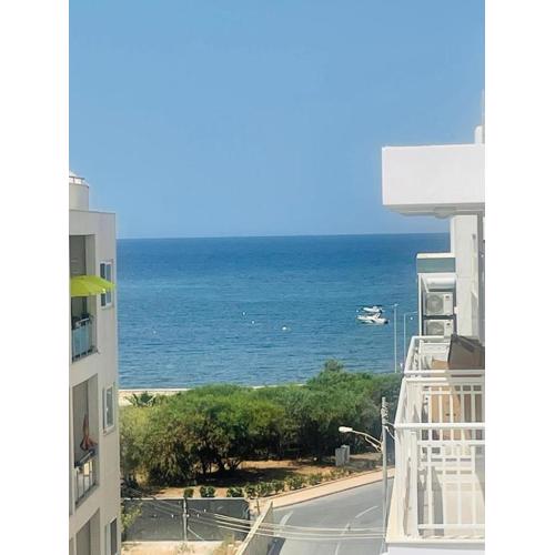Side-seaview apartment near beach and close to St. Julians