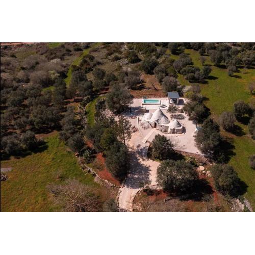 Siede la Terra - Trullo con piscina