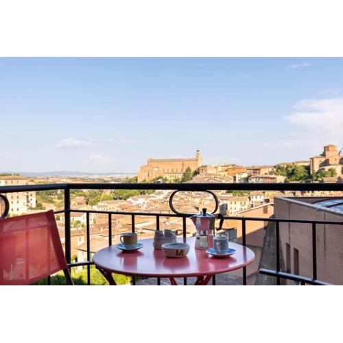 Siena Historic Center Stylish Flat with Balcony!