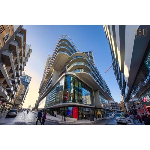 Signature Mercury Suite Stay at Mercury Towers, Luxury by 360 Estates