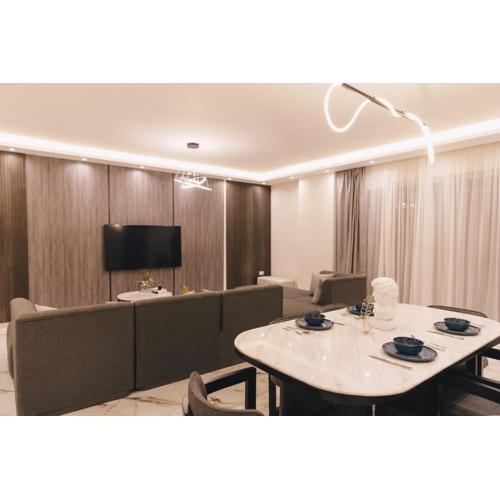 Signature Stays Breezy Modern Apt