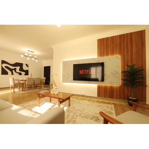 Signature Stays: Modern Chic Apt