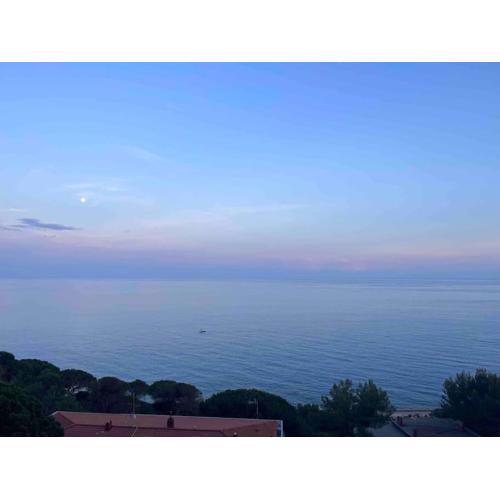 Silenzio e relax fronte mare a Varazze