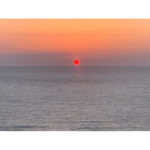 Silver Beach Byala - първа линия, морска панорама с два басейна и осигурен паркинг