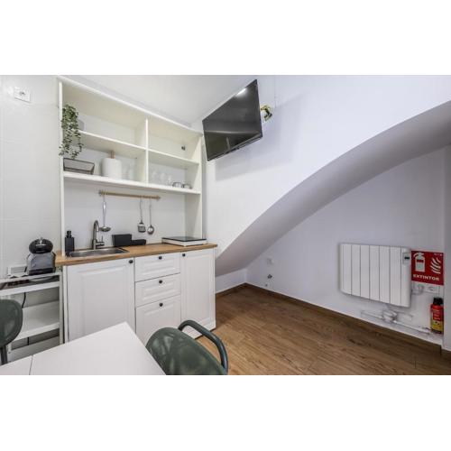 Simple and Quiet Stay Near Retiro- Ideal for Couples