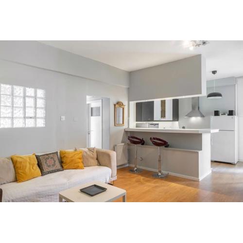 Simplicity and Comfort: Apartment in Zografou