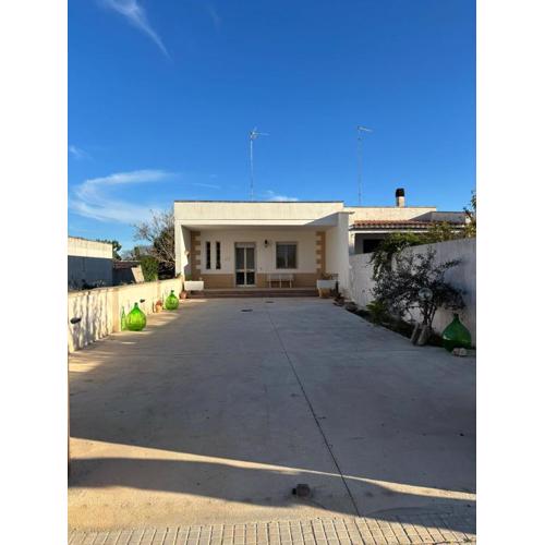 Single-family villa just a short walk from the sea