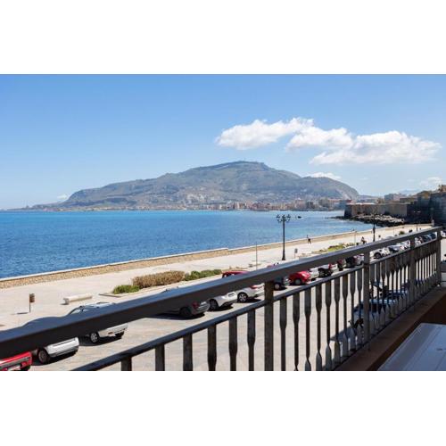 Sirene Seaview Apartment with Balcony
