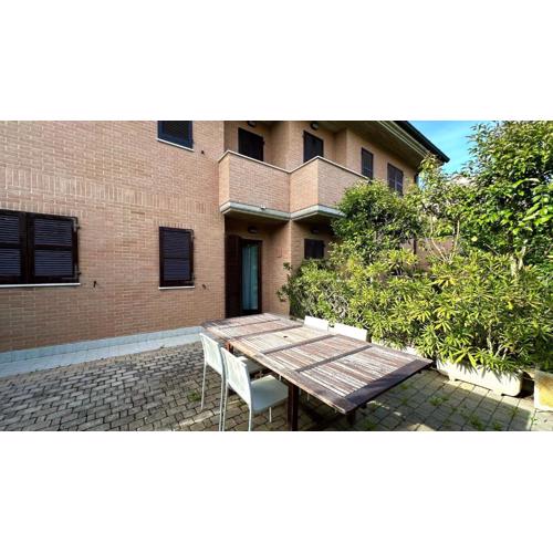 Sirolo, trilocale con giardino - S336