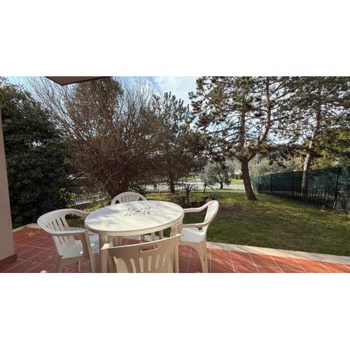 Sirolo, trilocale con giardino e garage in centro - S077