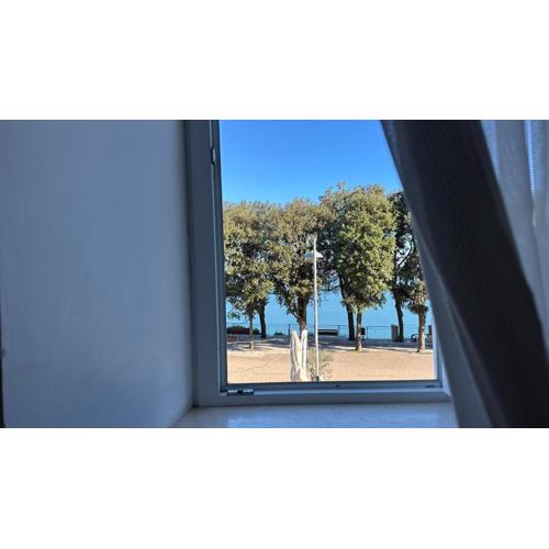 Sirolo, trilocale in piazza con vista mare - S035
