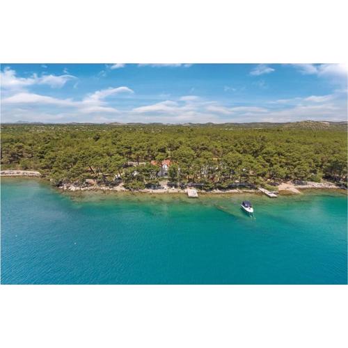 Six-Bedroom Holiday Home In Sibenik