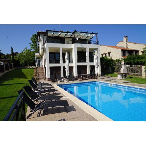 Six bedroom luxury villa with private pool in quiet residential area near beaches