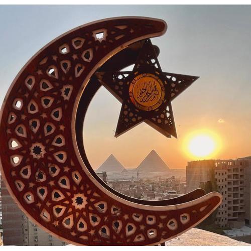 six pyramids view inn