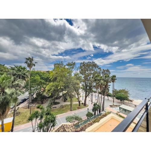 Skol 323 Delightful apartment with double terrace, sea and park view