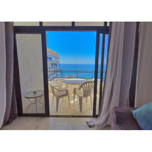 Skol 935 - Cozy 2-Bedroom Apartment with Amazing Sea Views