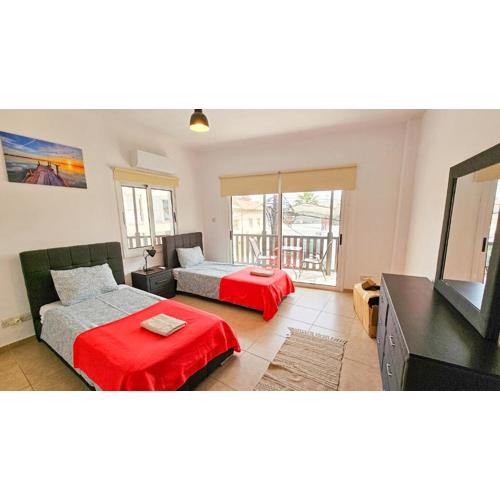 Sky Ward City Rooms, 150m from Chabad Lubavitch