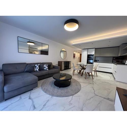 Skylark 2 Apartment with Terrace