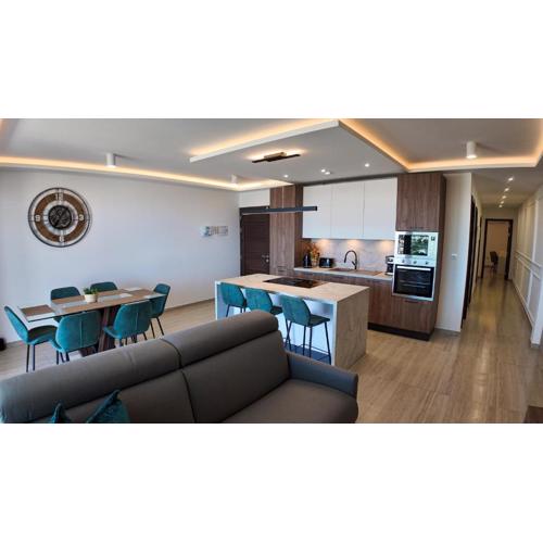 Skyline Modern Apartment