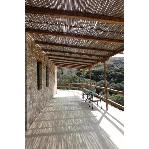 SKYROS REFUGE