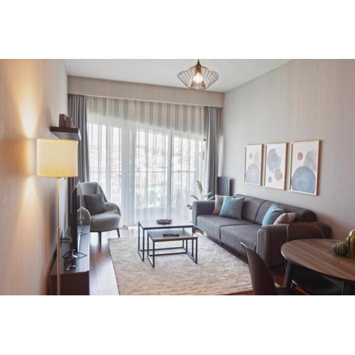 Sleek City Apartment With Premium Amenities