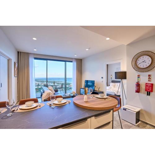 Sleek one-bedroom apartment with a panoramic view