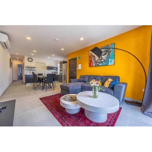 Sleek & Stylish 2BR Accommodation with Large Private Terrace - Close to Saint Julian\