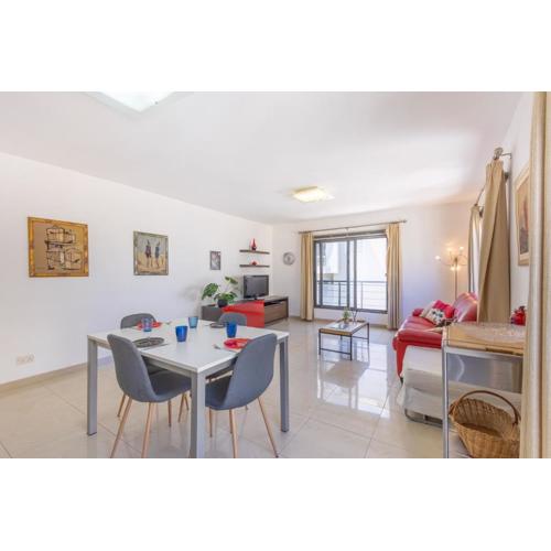 Sliema - Private Terrace, mins walk to Balluta Bay Beach by QuickTrips