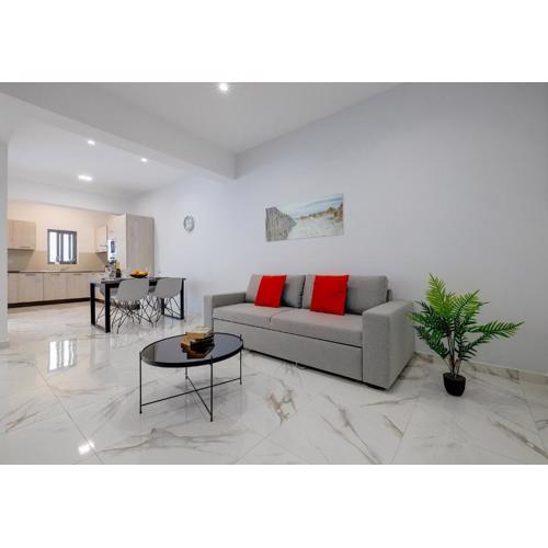 Sliema 2BR Great Location with Terrace
