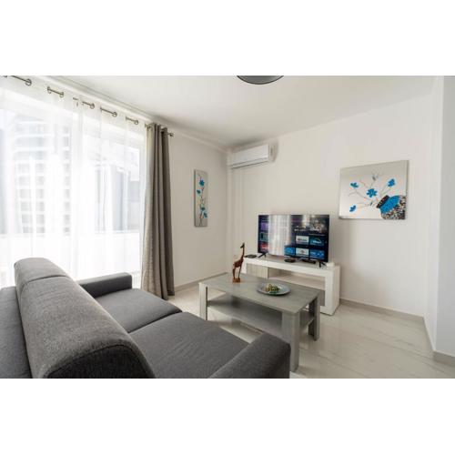 Sliema A26 - 5 mins walk to Valletta Ferry - Shopping Mall and Bay by QuickTrips