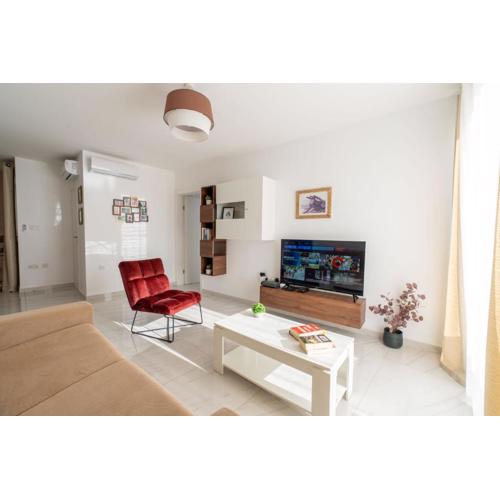 Sliema A27 - 5 mins walk to Valletta Ferry - Shopping Mall and Bay by QuickTrips