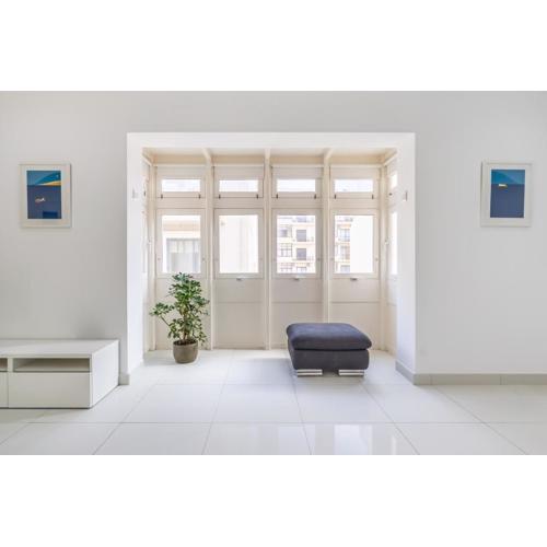 Sliema Seaside Apartment Retreat